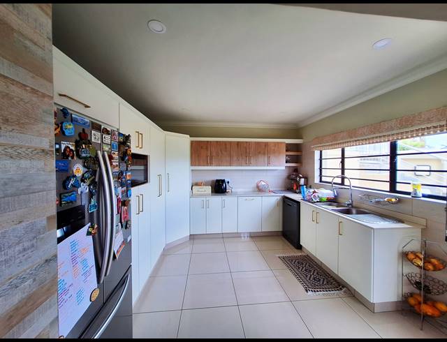 3 BEDROOM HOUSE FOR SALE IN SHELLY BEACH